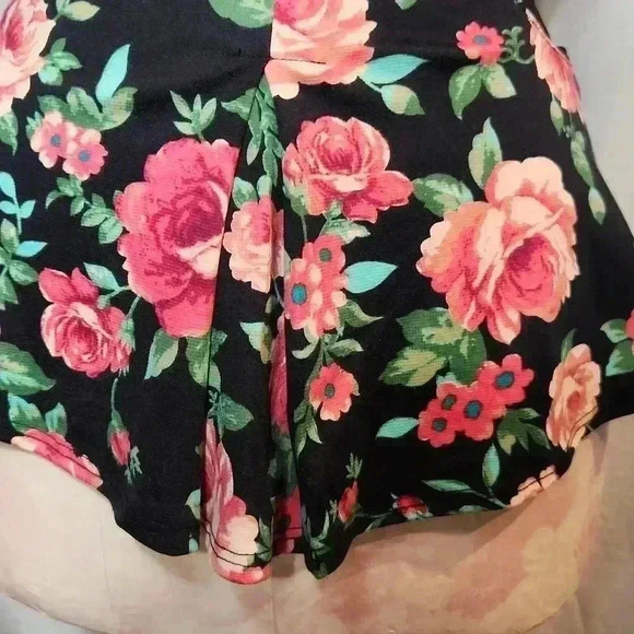 Guess Mesh Panel Peplum Tank - Picture 4 of 12